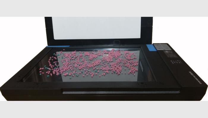 萬深SC-P型大米加工精度檢測儀，又稱大米加工精度儀，大米加工精度判定儀，大米留皮度檢測儀。是一款專用的大米加工精度檢測儀器。符合GB/T 5502-2018等標(biāo)準(zhǔn)。待測大米樣品經(jīng)專用染色劑（伊紅Y-亞甲基藍）染色后，大米上的留皮和胚為藍綠色，胚乳為紫紅色，儀器專用的智能識別軟件由大米留皮度及其占比來自動分析出大米樣品的加工精度。該儀器主要適用于科研院所、檢測單位、碾米廠和流通企業(yè)等。